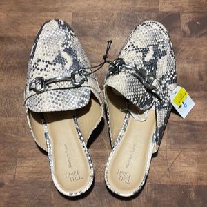 NWT easy on and easy off shoes